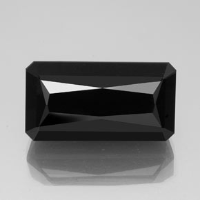 40.08カラットの天然黒トルマリン（25.9×13.8 mm・エメラルドカット）