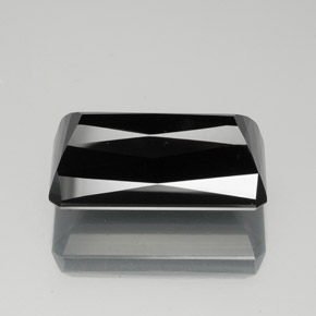 40.08カラットの天然黒トルマリン（25.9×13.8 mm・エメラルドカット）