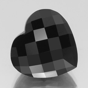 23.92カラットの天然黒トルマリン（17.2×16.4 mm・ハート型）
