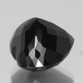 23.92カラットの天然黒トルマリン（17.2×16.4 mm・ハート型）