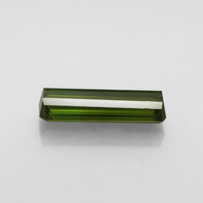 2.22カラットの天然グリーントルマリン（14×4.4 mm・エメラルドカット）