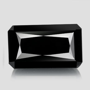 22.79カラットの天然黒トルマリン（21.2×12.5 mm・エメラルドカット）