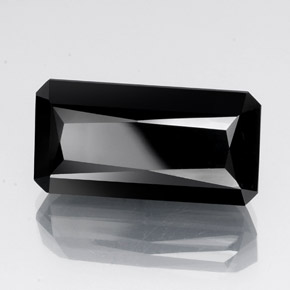 30.20カラットの天然黒トルマリン（24.9×12.6 mm・エメラルドカット）