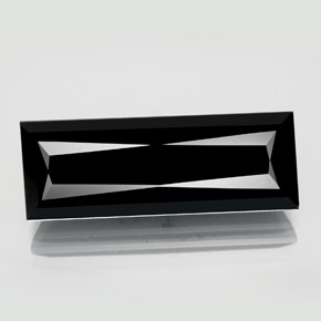 10.39カラットの天然黒トルマリン（22.3×8.2 mm・バゲット）