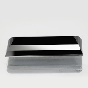 10.39カラットの天然黒トルマリン（22.3×8.2 mm・バゲット）