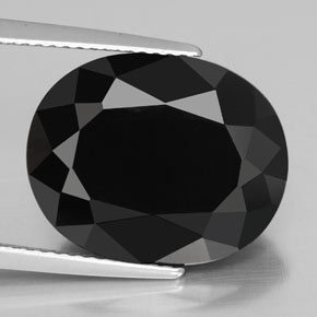12.00カラットの天然黒トルマリン（16.4×13.2 mm・オーバルカット）