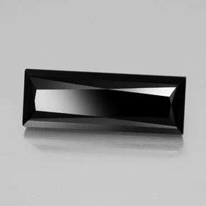 30.39カラットの天然黒トルマリン（30×10.8 mm・バゲット）