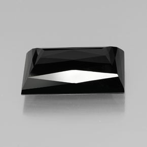 19.96カラットの天然黒トルマリン（20.4×13.7 mm・バゲット）