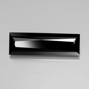 13.87カラットの天然黒トルマリン（26.3×8.4 mm・バゲット）