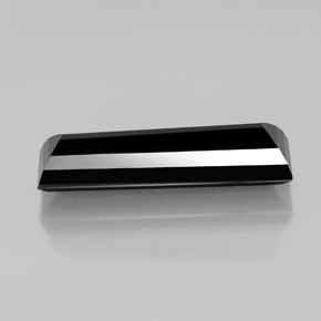 13.87カラットの天然黒トルマリン（26.3×8.4 mm・バゲット）