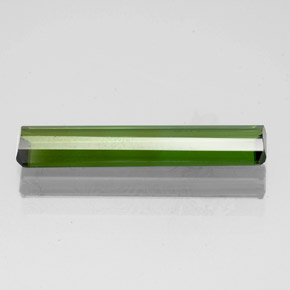 1.51カラットの天然ミディアムグリーントルマリン（18.1×3.8 mm・エメラルドカット）
