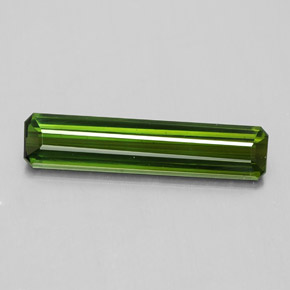 1.84カラットの天然グリーントルマリン（17.3×3.9 mm・エメラルドカット）