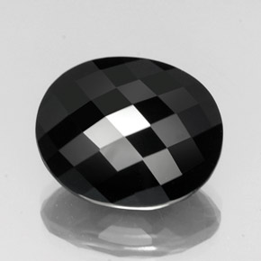 20.73カラットの天然黒トルマリン（19.4×16 mm・オーバルカット）