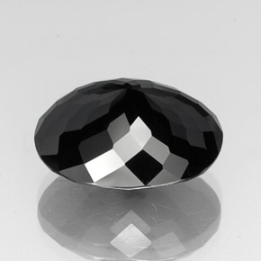 20.73カラットの天然黒トルマリン（19.4×16 mm・オーバルカット）