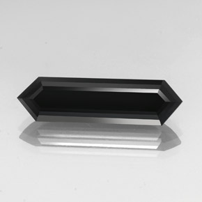 10.00カラットの天然黒トルマリン（26.8×7.4 mm・ファンシーシェイプ）