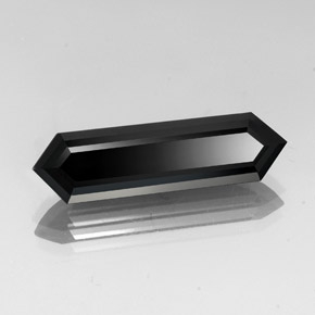 10.00カラットの天然黒トルマリン（26.8×7.4 mm・ファンシーシェイプ）