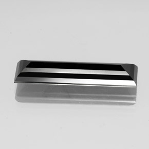 11.68カラットの天然黒トルマリン（29.2×7.7 mm・バゲット）