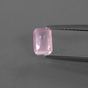0.57カラットの天然ピンクトルマリン（6.4×4.4 mm・透明）