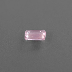 0.57カラットの天然ピンクトルマリン（6.4×4.4 mm・透明）