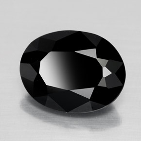 4.48カラットの天然黒トルマリン（12.1×9.3 mm・オーバルカット）