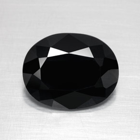 2.82カラットの天然黒トルマリン（11×8.7 mm・オーバルカット）