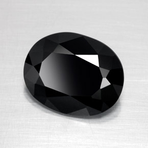 2.82カラットの天然黒トルマリン（11×8.7 mm・オーバルカット）