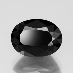 3.69カラットの天然黒トルマリン（10.5×7.8 mm・オーバルカット）
