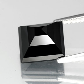 3.31カラットの天然黒トルマリン（8.4×7.9 mm・四角）