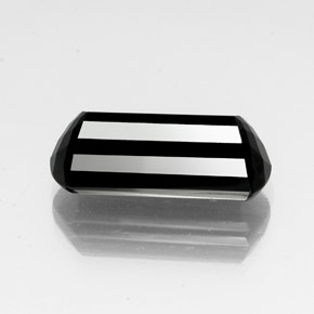 13.07カラットの天然黒トルマリン（21×8.6 mm・ファンシーシェイプ）