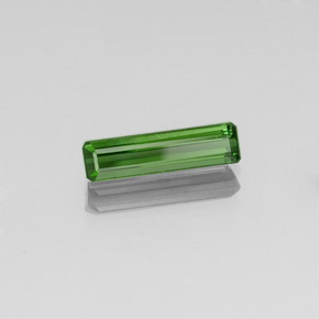 1.48カラットの天然グリーントルマリン（13.7×3.6 mm・エメラルドカット）
