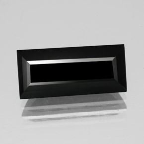 5.06カラットの天然黒トルマリン（15.2×7 mm・バゲット）