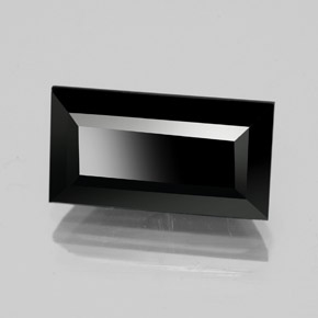 4.12カラットの天然黒トルマリン（12.7×6.8 mm・バゲット）