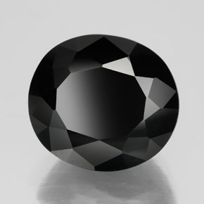 10.02カラットの天然黒トルマリン（13.5×12.1 mm・オーバルカット）