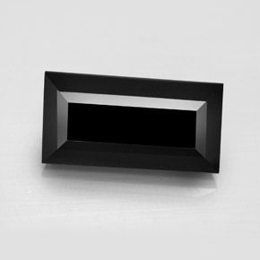 7.99カラットの天然黒トルマリン（16×8.3 mm・バゲット）