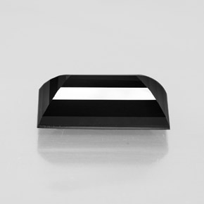 7.99カラットの天然黒トルマリン（16×8.3 mm・バゲット）