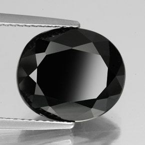 6.33カラットの天然黒トルマリン（12.8×11 mm・オーバルカット）