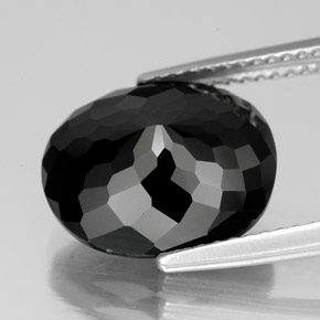6.33カラットの天然黒トルマリン（12.8×11 mm・オーバルカット）