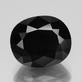6.92カラットの天然黒トルマリン（12.5×10.5 mm・オーバルカット）