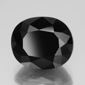 6.92カラットの天然黒トルマリン（12.5×10.5 mm・オーバルカット）
