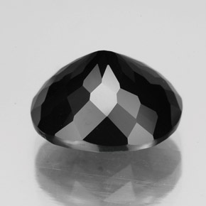 6.92カラットの天然黒トルマリン（12.5×10.5 mm・オーバルカット）