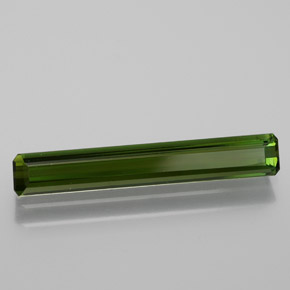 1.83カラットの天然ディープグリーントルマリン（20.2×3.2 mm・エメラルドカット）
