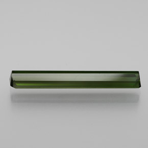 1.83カラットの天然ディープグリーントルマリン（20.2×3.2 mm・エメラルドカット）