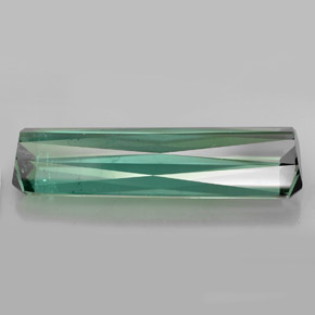 15.23カラットの天然ブルーグリーントルマリン（28×8.7 mm・エメラルドカット）