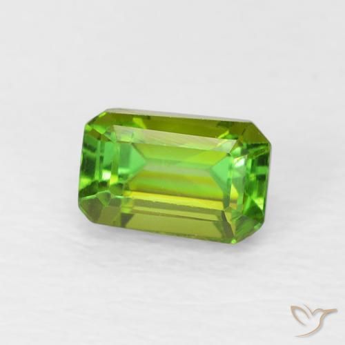 0.71カラットの天然Medium Light-Greenトルマリン、八角形 / エメラルドカット、VVS