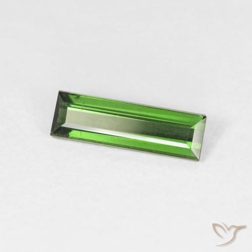 0.75カラットの天然Medium Dark-Greenトルマリン、バゲット、VS