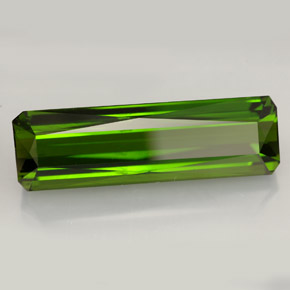 13.18カラットの天然フォレストグリーントルマリン（24.9×7.6 mm・エメラルドカット）