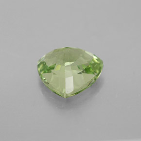 2.56カラットの天然グリーンツァボライトガーネット（8.5×8.3 mm・トリリアント）