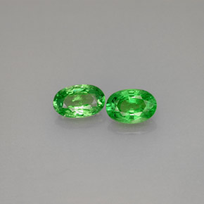 カラットの天然クロムグリーンツァボライトガーネット（5.9×4 mm・オーバルカット）