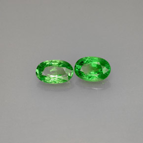 カラットの天然クロムグリーンツァボライトガーネット（5.9×4 mm・オーバルカット）
