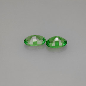 カラットの天然クロムグリーンツァボライトガーネット（5.9×4 mm・オーバルカット）
